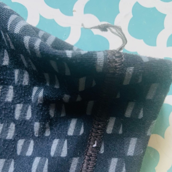 Lululemon size 4 black grey - Picture 5 of 6